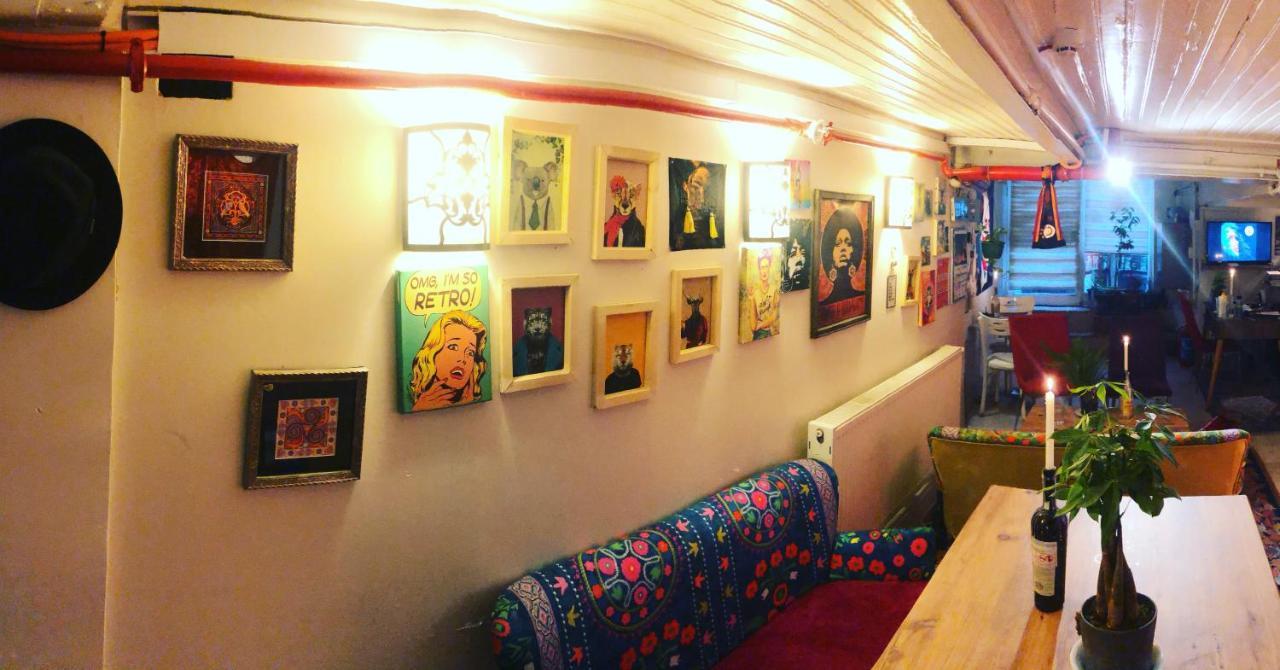 B&B The Local & *